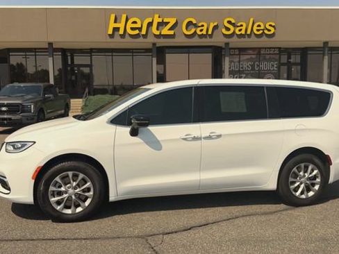 Used 2026 Chrysler Pacifica Limited AWD/4WD image 5