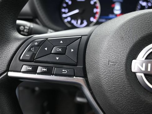 Used 2024 Nissan Sentra SV FWD image 23