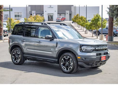 Used 2024 Ford Bronco Sport Outer Banks w/ Tech Package AWD/4WD image 2