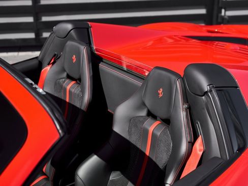 Used 2022 Ferrari F8 Tributo image 17