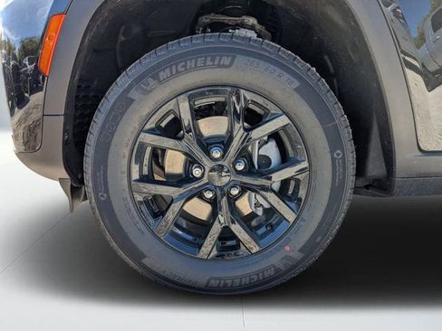 New 2026 Jeep Grand Cherokee Altitude image 10