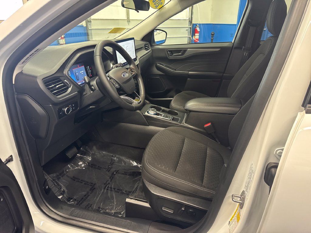 Used 2023 Ford Escape Active w/ Tech Pack #1 AWD/4WD image 11