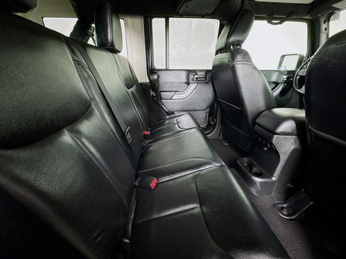 Used 2017 Jeep Wrangler Unlimited Sahara w/ Connectivity Group image 25