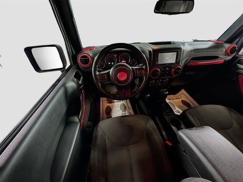 Used 2018 Jeep Wrangler Unlimited Sahara w/ Connectivity Group image 16