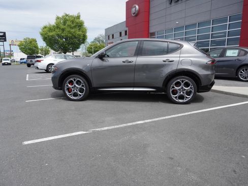 Certified 2024 Alfa Romeo Tonale Ti image 6