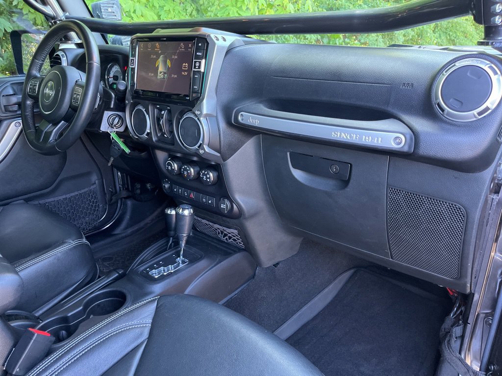 Used 2016 Jeep Wrangler Unlimited Rubicon w/ Connectivity Group AWD/4WD image 47