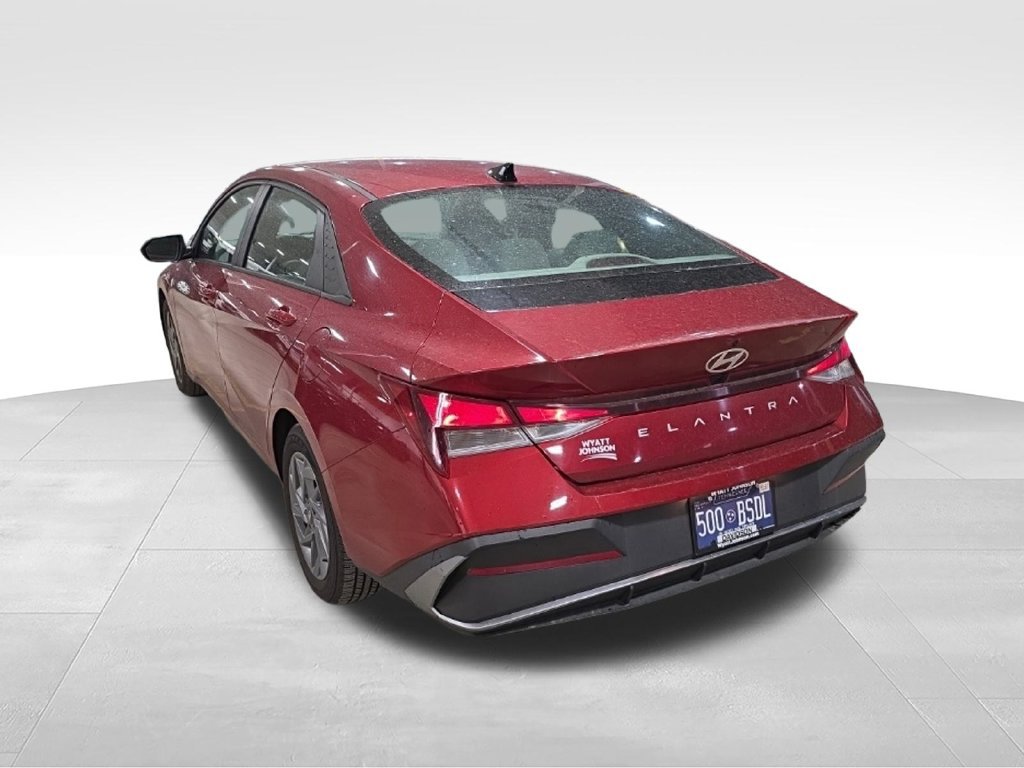 Used 2024 Hyundai Elantra SEL FWD image 9
