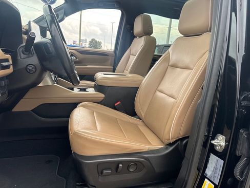 Used 2021 Chevrolet Suburban Premier w/ Premium Package image 18