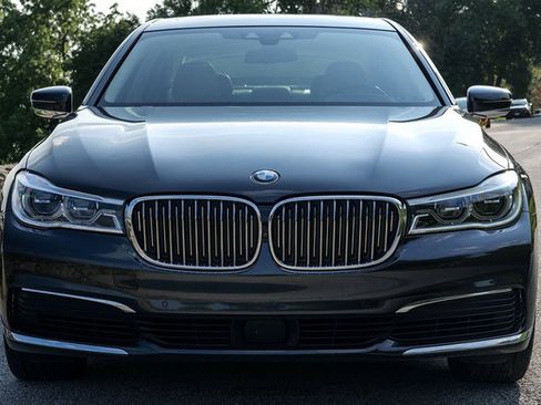 Used 2019 BMW 750i xDrive w/ Executive Package AWD/4WD image 13