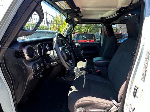 Used 2023 Jeep Wrangler Unlimited AWD/4WD image 23