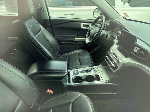 Used 2020 Ford Explorer XLT w/ Equipment Group 202A RWD image 6