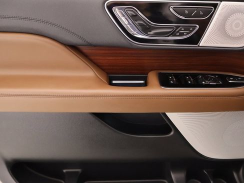 Certified 2023 Lincoln Navigator L Reserve image 18