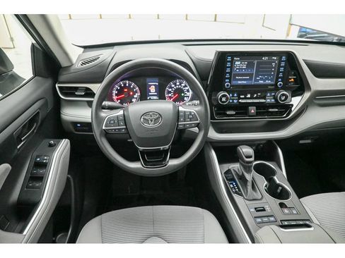 Used 2020 Toyota Highlander L AWD/4WD image 32