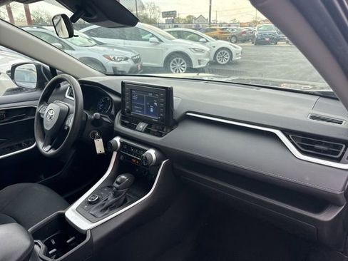 Used 2022 Toyota RAV4 LE AWD/4WD image 17