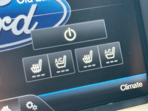 Used 2015 Ford Taurus Limited image 24