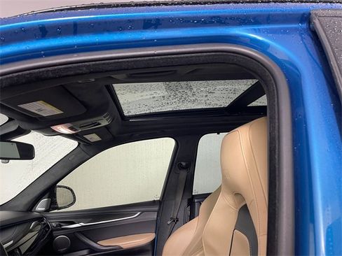 Used 2018 BMW X5 M image 17