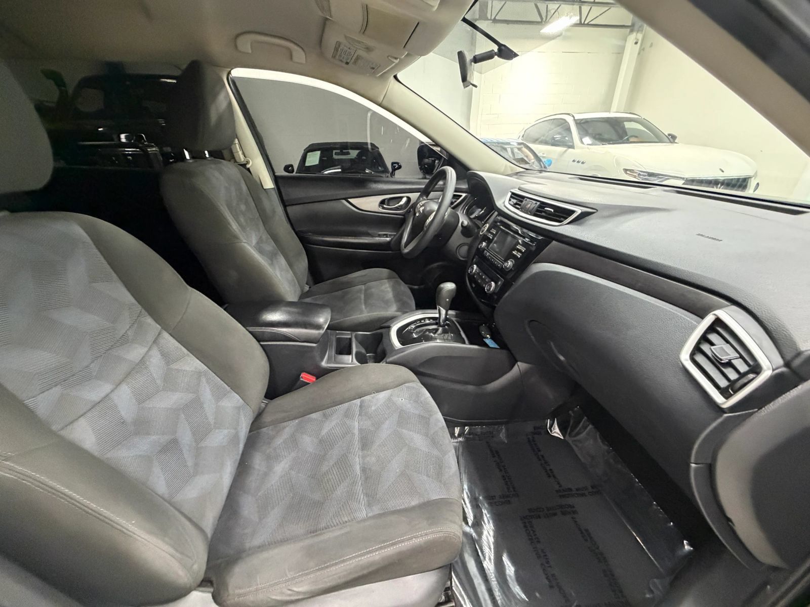 Used 2016 Nissan Rogue SV AWD/4WD image 21