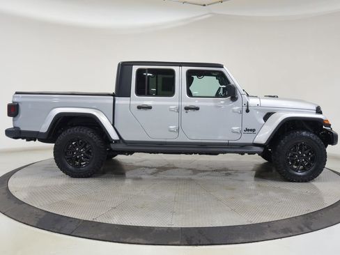 Used 2022 Jeep Gladiator Sport AWD/4WD image 12