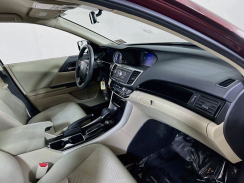 Used 2017 Honda Accord LX image 26