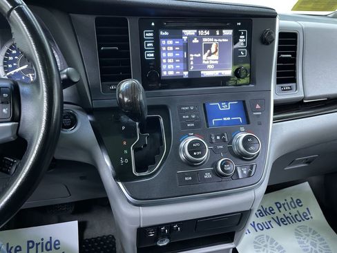 Used 2015 Toyota Sienna AWD image 20