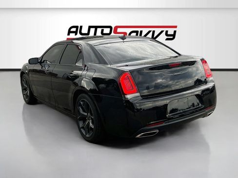 Used 2022 Chrysler 300 Touring w/ Sport Appearance Package RWD image 5