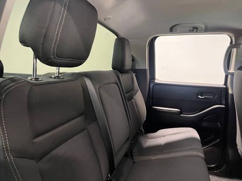 Used 2024 Nissan Frontier SV RWD image 14