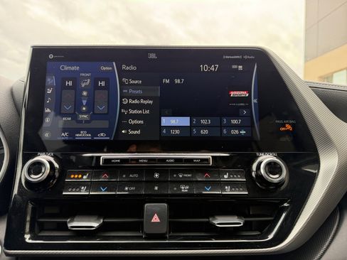 Used 2020 Toyota Highlander Platinum image 12