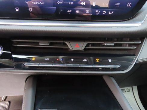 Used 2025 Buick Envision Preferred image 26