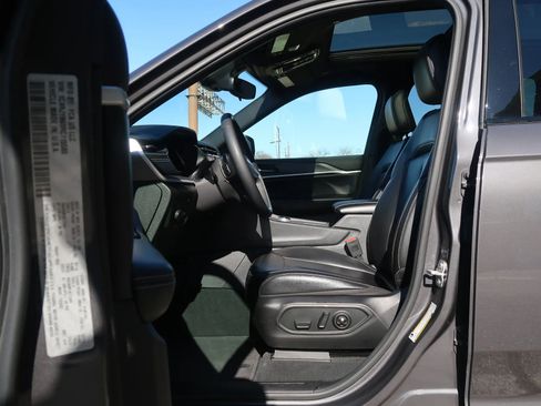 Used 2024 Jeep Grand Cherokee Limited 4xe image 17