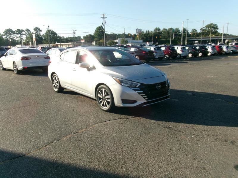 Used 2025 Nissan Versa SV FWD image 12