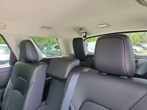 Used 2023 Nissan Pathfinder SL AWD/4WD image 15