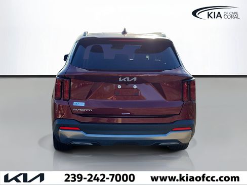 Certified 2025 Kia Sorento S w/ Panoramic Sunroof Package FWD image 4