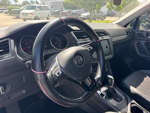 Used 2018 Volkswagen Tiguan SE FWD image 9