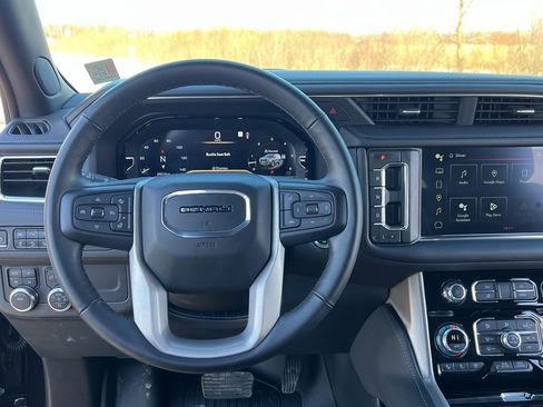 Used 2024 GMC Yukon Denali AWD/4WD image 32