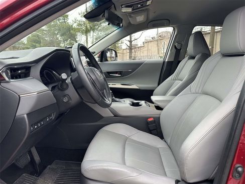 Used 2023 Toyota Venza Limited image 21