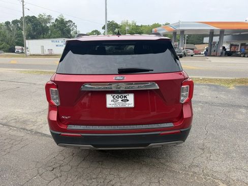 Used 2021 Ford Explorer XLT w/ Equipment Group 202A RWD image 7
