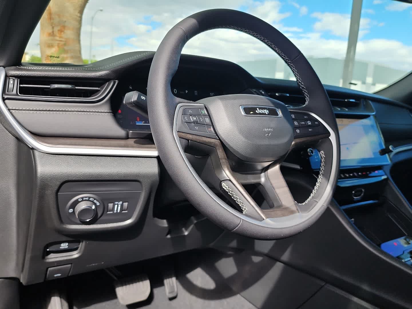 New 2026 Jeep Grand Cherokee Altitude AWD/4WD image 18