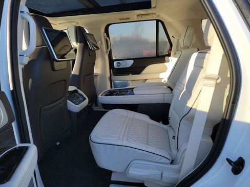 Used 2021 Lincoln Navigator Black Label w/ Cargo Convenience Package image 5