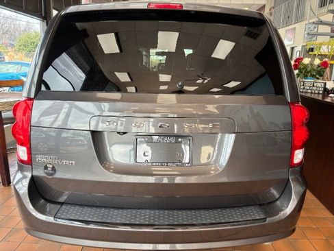 Used 2018 Dodge Grand Caravan SE image 11
