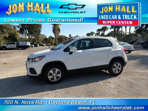 Used 2022 Chevrolet Trax LS image 3