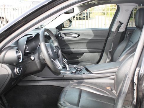 Used 2017 Alfa Romeo Giulia AWD image 7