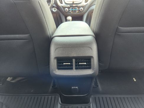 Used 2018 Chevrolet Equinox LT image 13