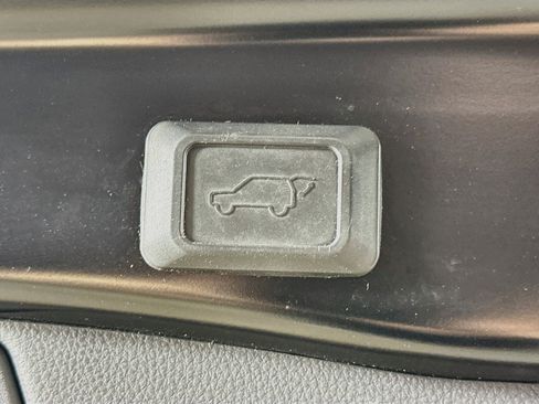 Used 2019 Toyota RAV4 Limited AWD/4WD image 30