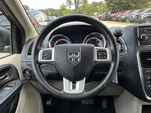 Used 2015 Dodge Grand Caravan American Value Package w/ UConnect Hands-Free Group image 12