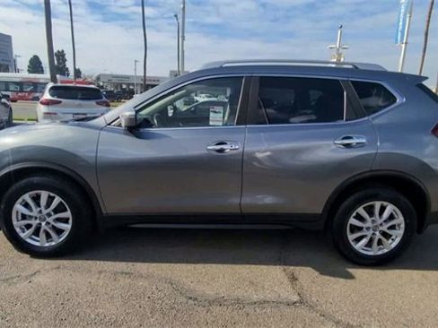 Used 2018 Nissan Rogue SV w/ Premium Package image 5