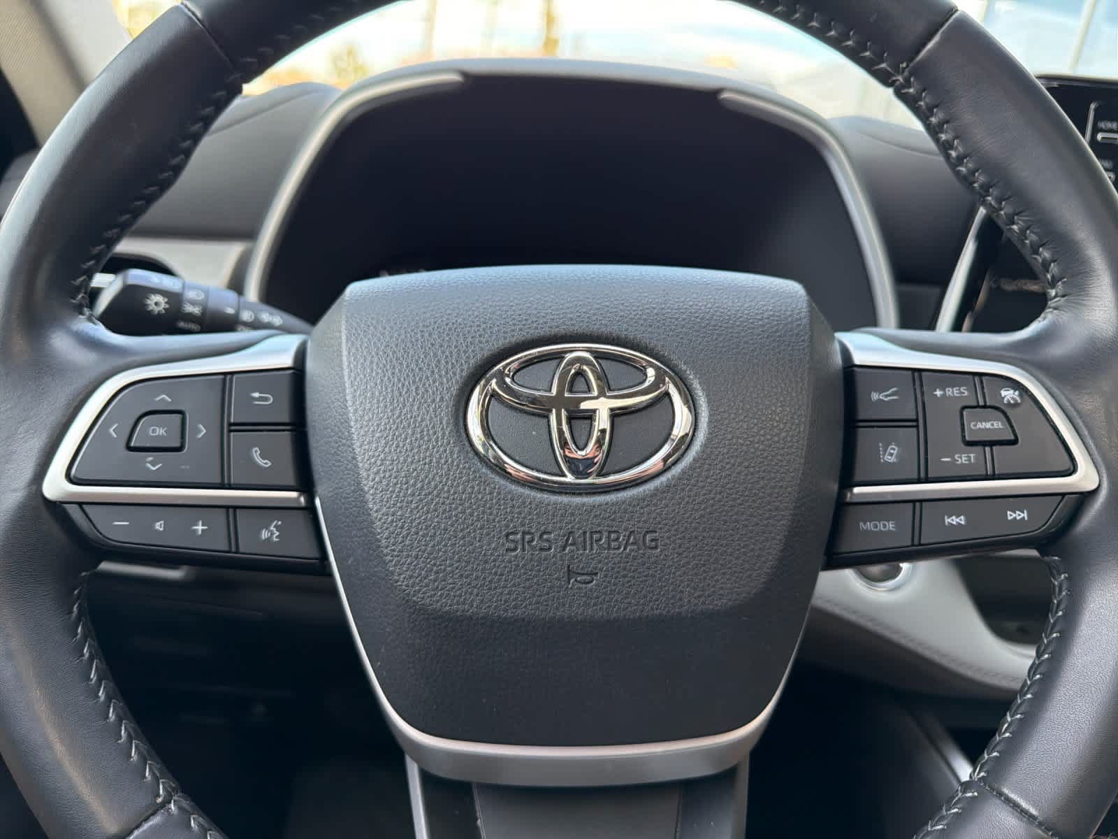 Used 2022 Toyota Highlander XLE FWD image 25