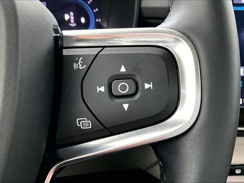 Certified 2023 Volvo XC40 B5 Plus image 28