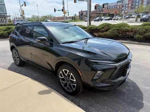 Used 2025 Chevrolet Blazer RS FWD image 3
