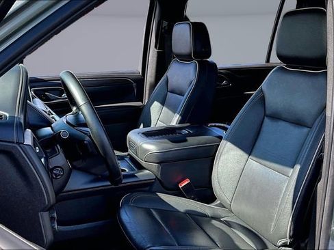 Used 2023 Chevrolet Suburban Premier image 21