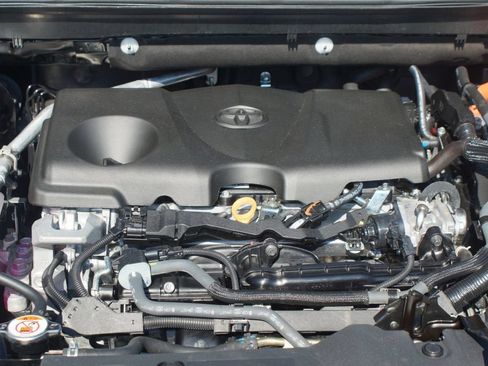 Used 2025 Toyota RAV4 XLE AWD/4WD image 27